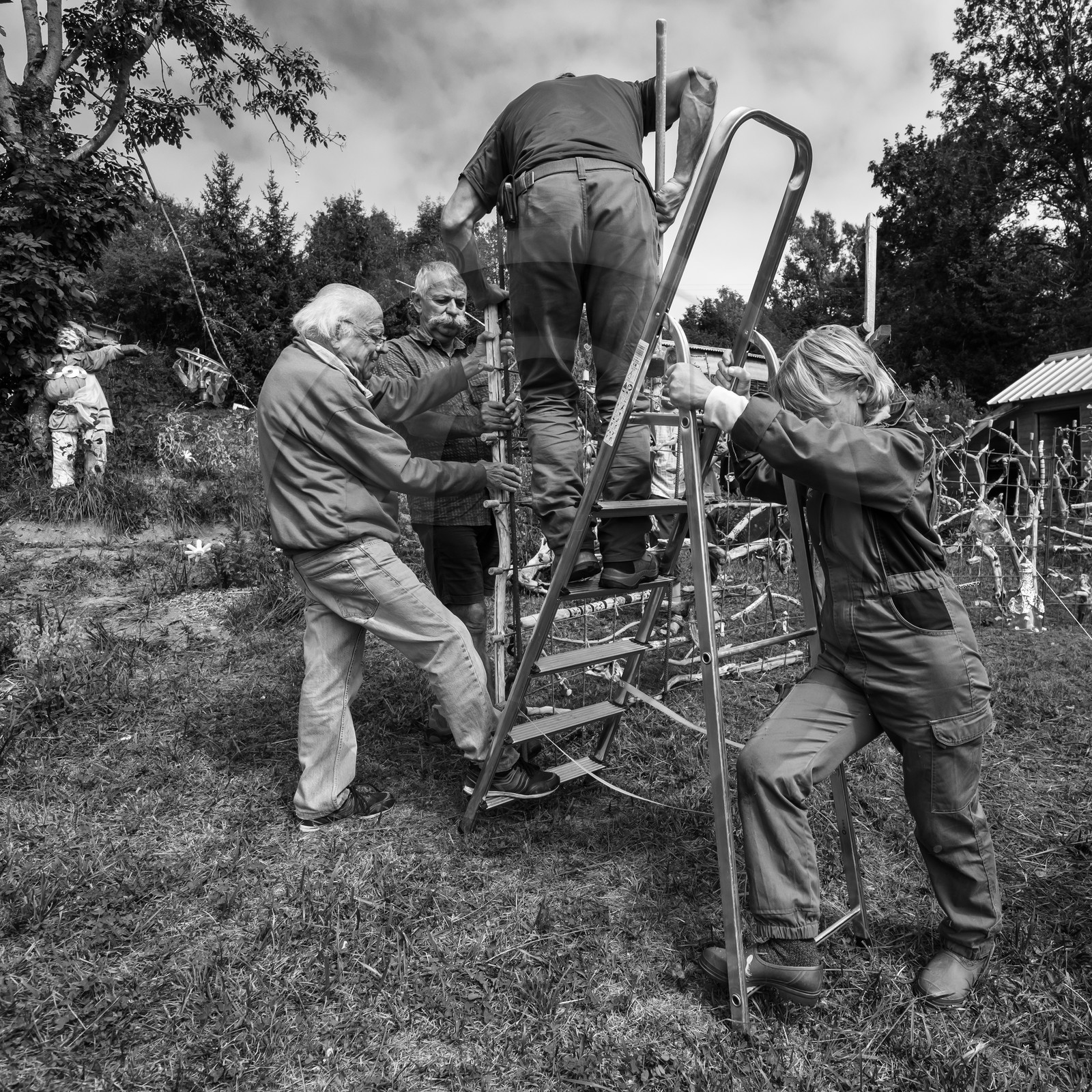 21 août 2019 : installation d'une oeuvre en bois flotté