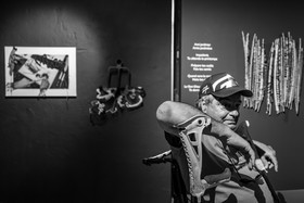 28 août 2024 : A la Maison de la Botanique du Noyer en Champsaur. Visite de l'exposition L comme laine, lien, lieu. Lectures par Les Colporteurs. Collages sur les photographies de Denis Lebioda