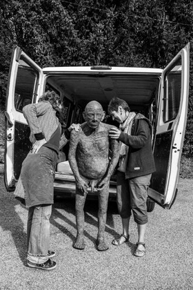 Création de l'homme de l'Ouort Marcel Joli Coeur : pose d'un enduit noir