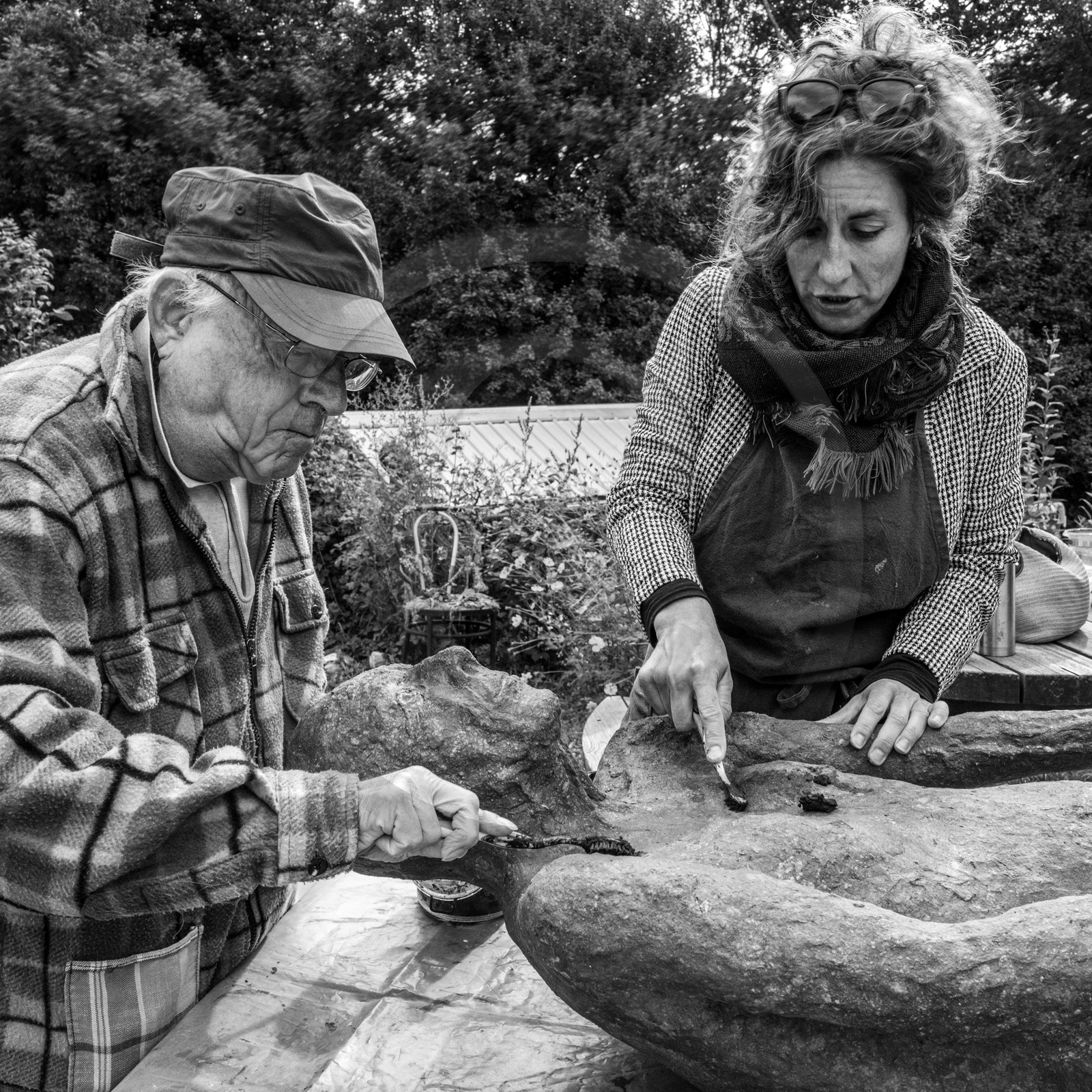 Création de l'homme de l'Ouort Marcel Joli Coeur : pose d'un enduit noir