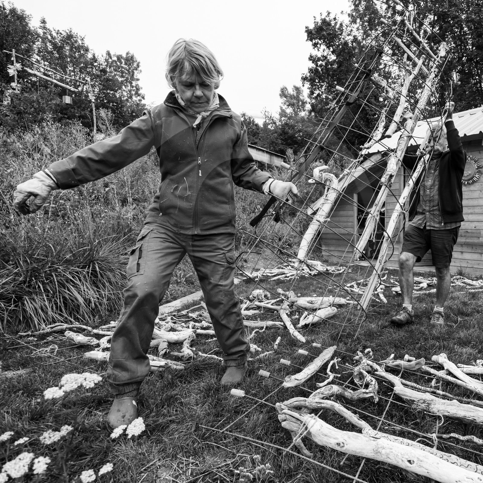 21 août 2019 : installation d'une oeuvre en bois flotté