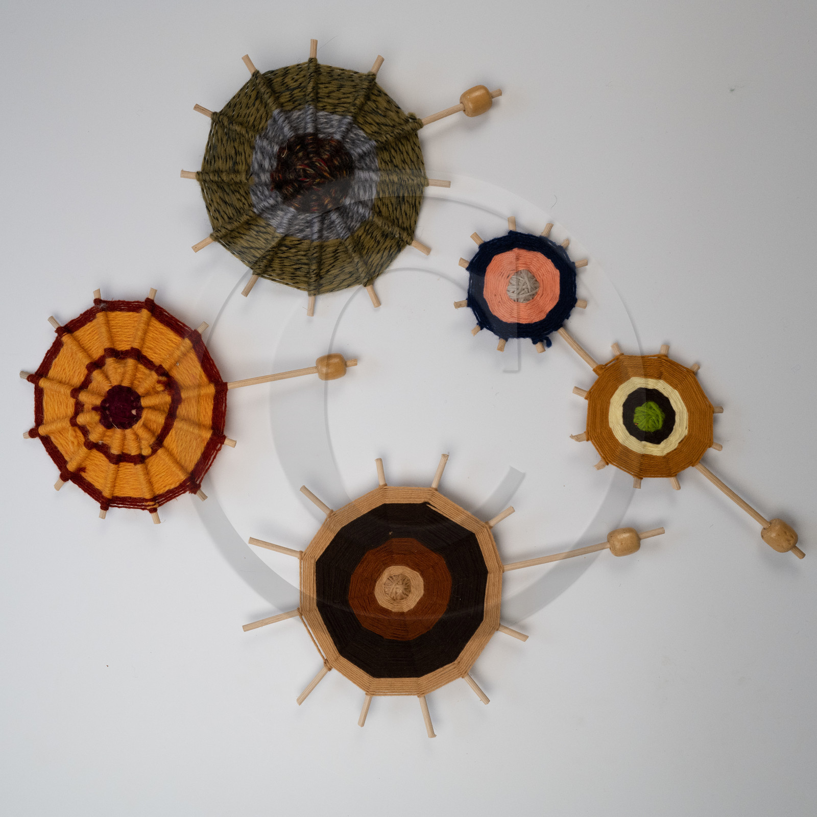 Exposition L comme laine, lien, lieu conçue par l'Ouort de Benevènt, sous la houlette de Claudine Meyer, artiste plasticienne, accompagnée de photographies de Denis Lebioda. Une proposition de la Communauté de Communes du Champsaur - Valgaudemar et de son service culturel.