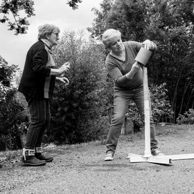 Avec des boites de conserves...