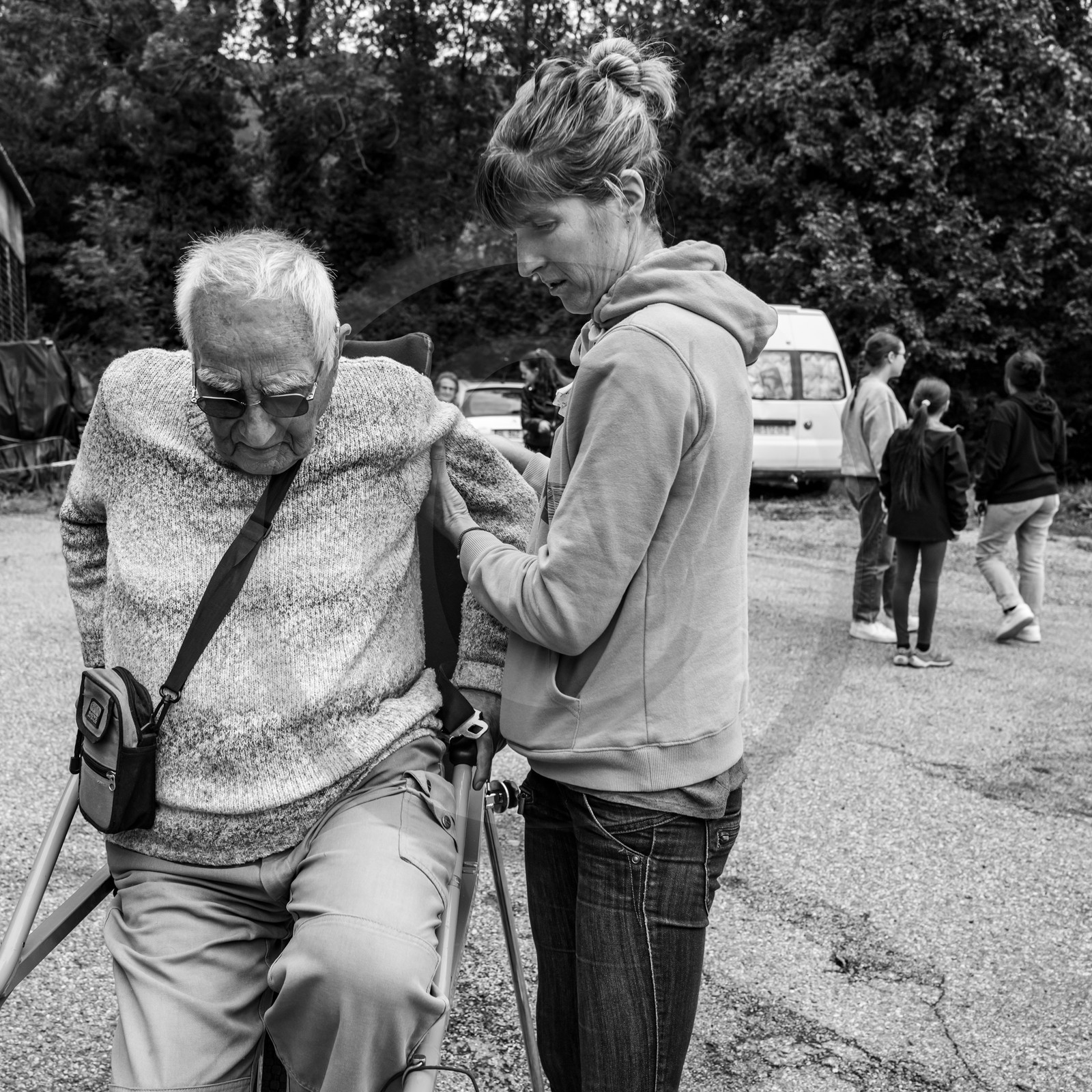 25 septembre 2024 : Promenade en joelette avec Bruno, accompagnateur en montagne et des élèves du lycée Sévigné de Gap