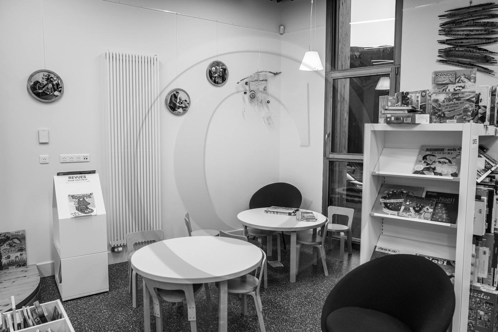 Vernissage de l'exposition L comme laine, lien, lieu à la médiathèque de St-Bonnet-en-Champsaur