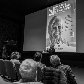Un autre regard sur la vieillesse : une journée organisée par le Département des Hautes-Alpes à la Cinémathèque d'images de montagne à Gap. Conférences, témoignages, expositions, échanges.