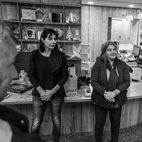 Vernissage de l'exposition L comme laine, lien, lieu à la médiathèque de St-Bonnet-en-Champsaur