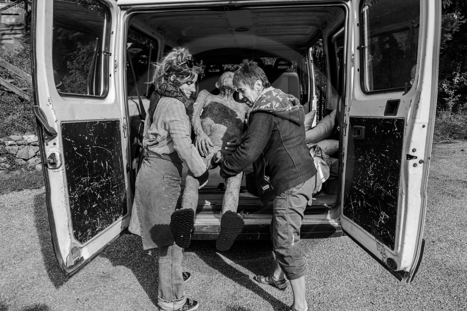 Création de l'homme de l'Ouort Marcel Joli Coeur : pose d'un enduit noir