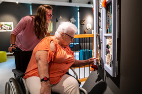 Exposition L comme laine, lien, lieu conçue par l'Ouort de Benevènt, sous la houlette de Claudine Meyer, artiste plasticienne, accompagnée de photographies de Denis Lebioda. Une proposition de la Communauté de Communes du Champsaur - Valgaudemar et de son service culturel.