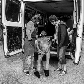 Création de l'homme de l'Ouort Marcel Joli Coeur : pose d'un enduit noir