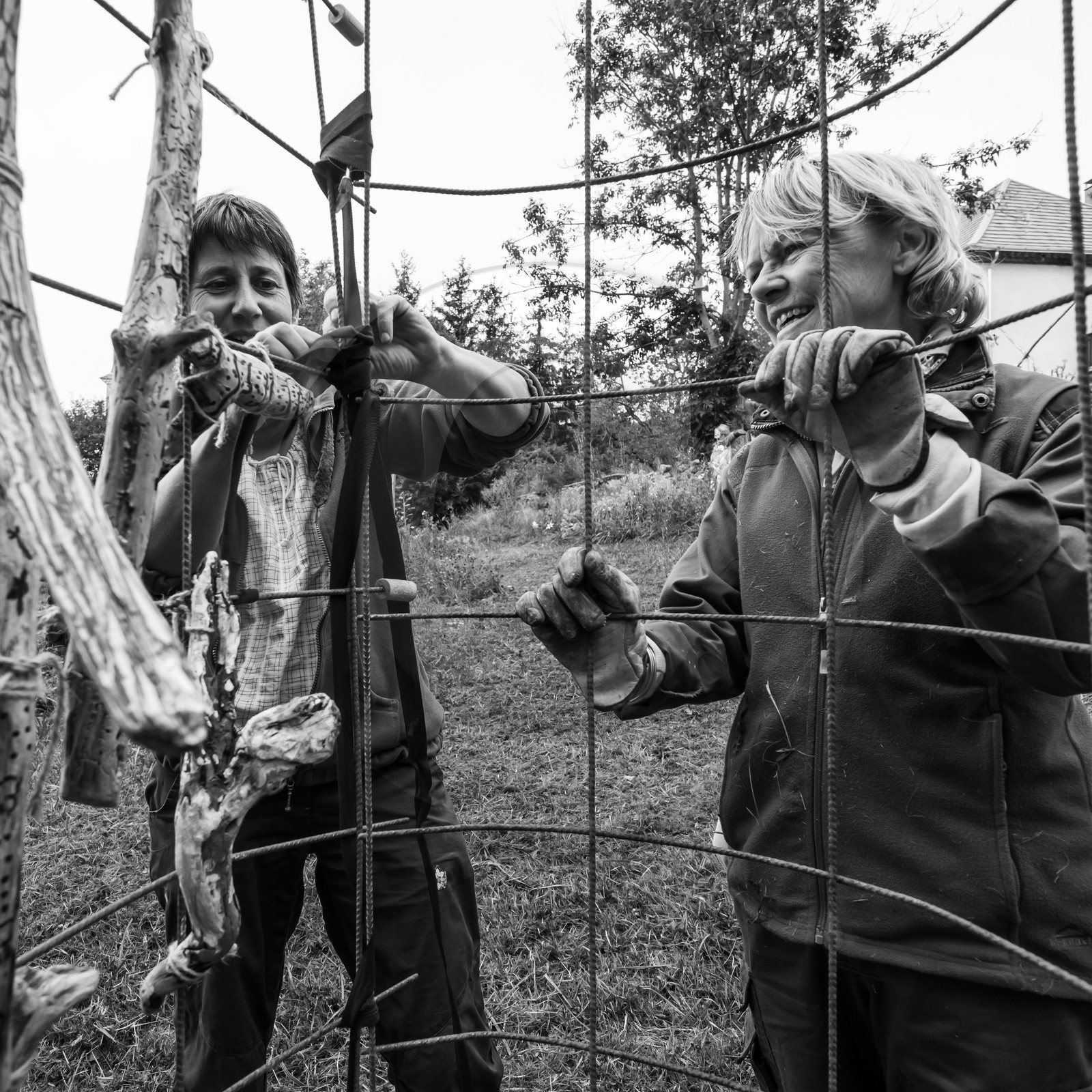 21 août 2019 : installation d'une oeuvre en bois flotté