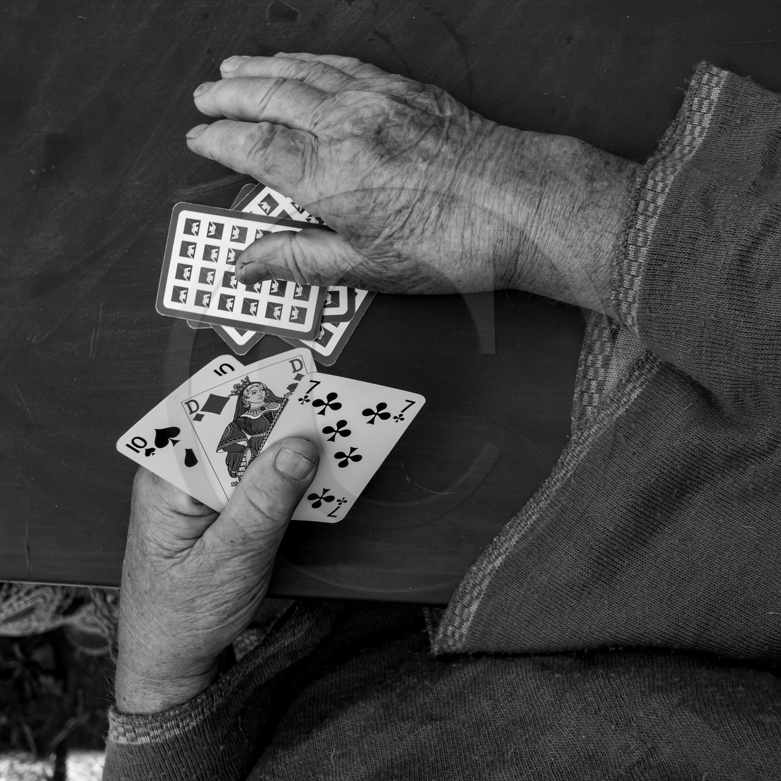 30 juin 2021 : Jardinage, jeux de cartes, masques