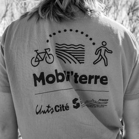 20 mars 2024 : Création d'une spirale aromatique par des bénévoles d'Unicités en Service Civique