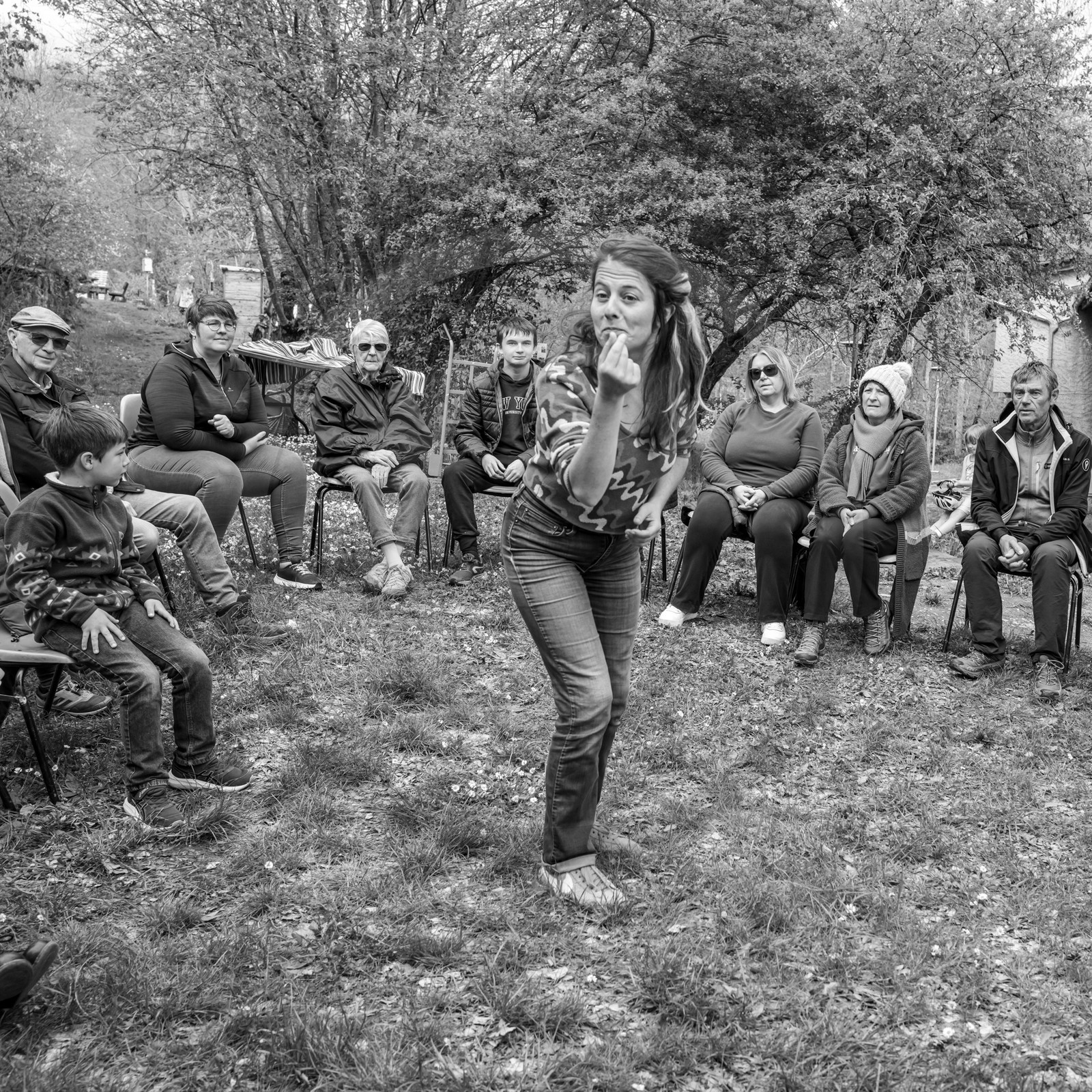 08 mai 2024 : Jeanne Alcaraz, cheffe de choeur, de retour à l'Ouort après la belle aventure 2023 où elle avait animé une chorale participative.