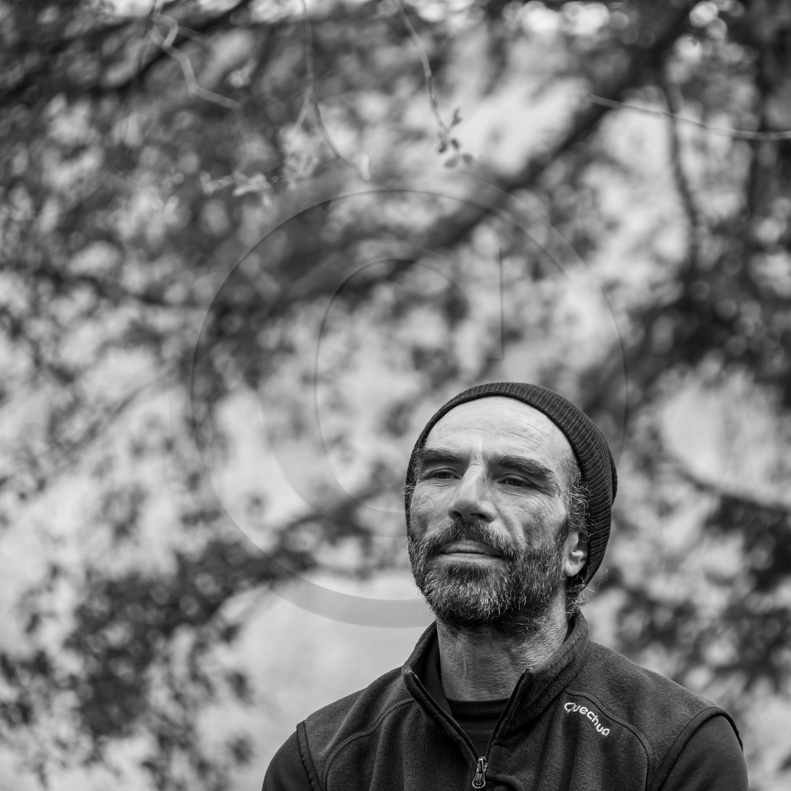 08 mai 2024 : Jeanne Alcaraz, cheffe de choeur, de retour à l'Ouort après la belle aventure 2023 où elle avait animé une chorale participative.