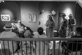 28 août 2024 : A la Maison de la Botanique du Noyer en Champsaur. Visite de l'exposition L comme laine, lien, lieu. Lectures par Les Colporteurs. Collages sur les photographies de Denis Lebioda