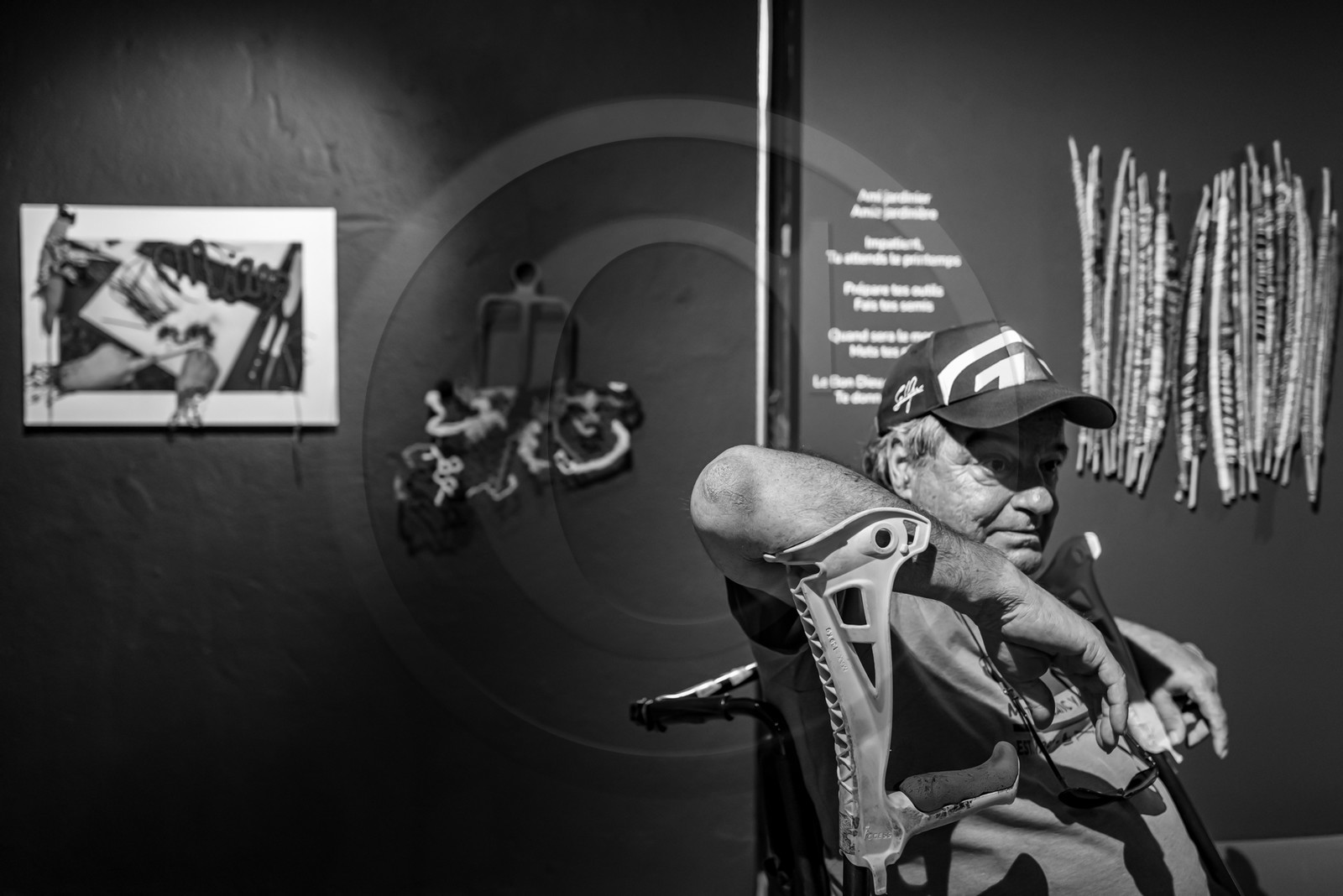 28 août 2024 : A la Maison de la Botanique du Noyer en Champsaur. Visite de l'exposition L comme laine, lien, lieu. Lectures par Les Colporteurs. Collages sur les photographies de Denis Lebioda