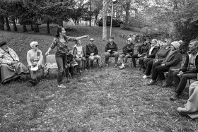 08 mai 2024 : Jeanne Alcaraz, cheffe de choeur, de retour à l'Ouort après la belle aventure 2023 où elle avait animé une chorale participative.