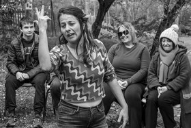 08 mai 2024 : Jeanne Alcaraz, cheffe de choeur, de retour à l'Ouort après la belle aventure 2023 où elle avait animé une chorale participative.
