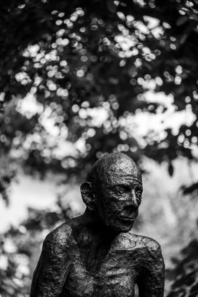 Création de l'homme de l'Ouort Marcel Joli Coeur : pose d'un enduit noir