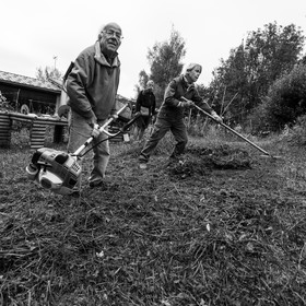 21 août 2019 : installation d'une oeuvre en bois flotté