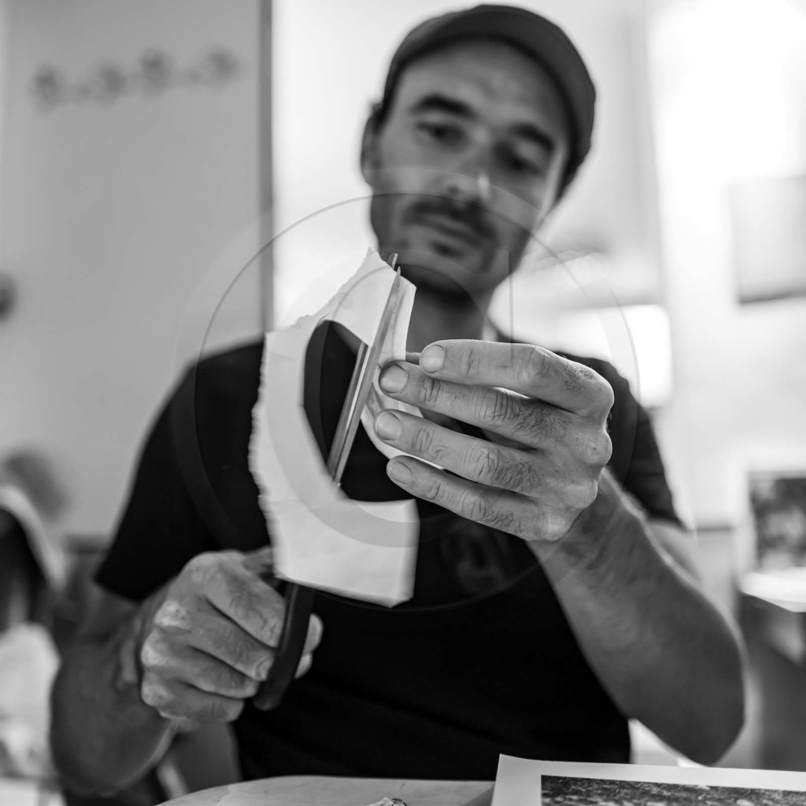 28 août 2024 : A la Maison de la Botanique du Noyer en Champsaur. Visite de l'exposition L comme laine, lien, lieu. Lectures par Les Colporteurs. Collages sur les photographies de Denis Lebioda