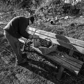 Livraison des tables réalisées par le lycée Poutrain