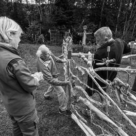 21 août 2019 : installation d'une oeuvre en bois flotté